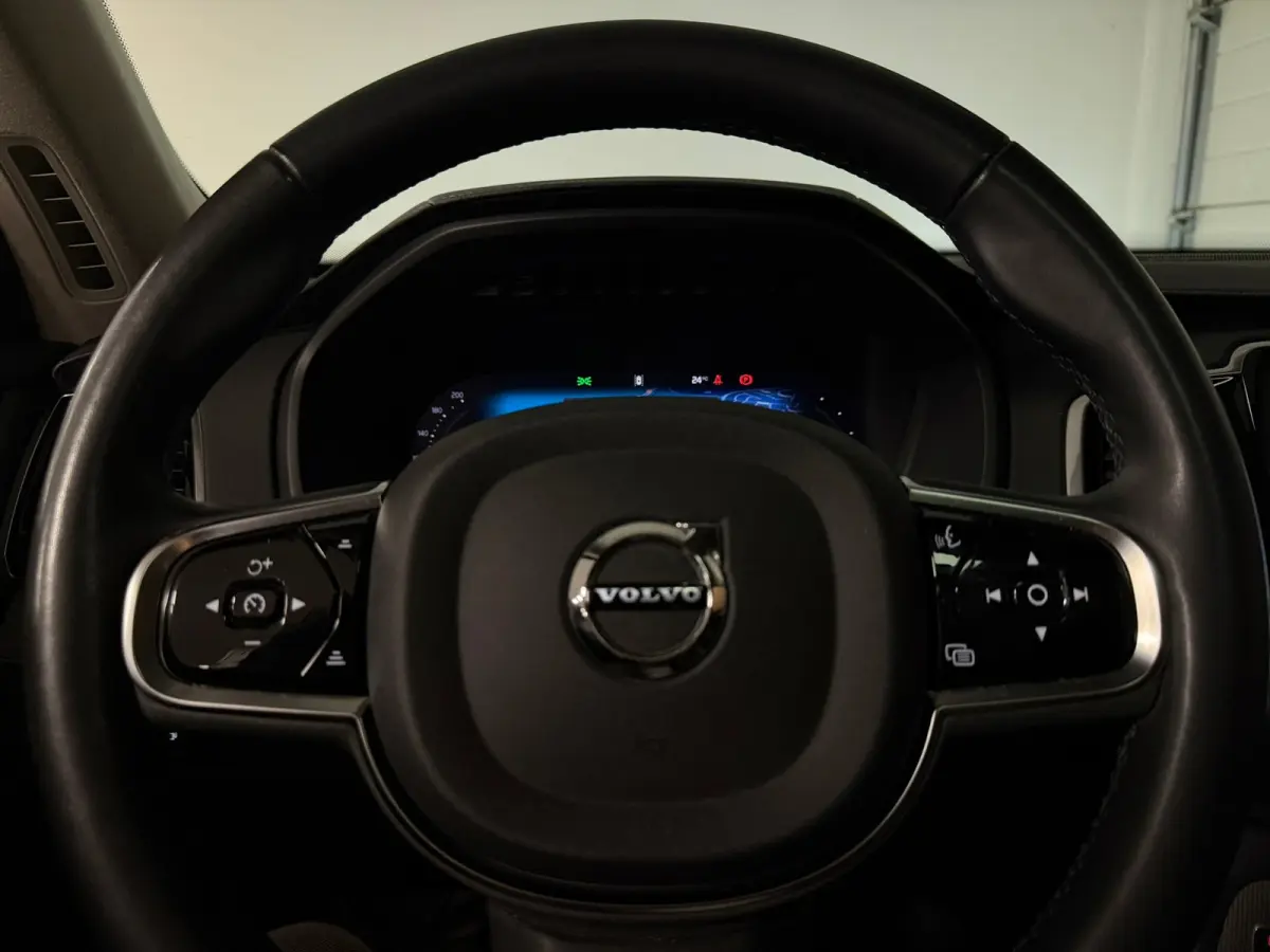 T8 AWD Recharge Ultra Dark | Luchtvering | Trekhaak | 360 Camera | Head-Up Display | Harman Kardon | 455pk | Adaptieve Cruise Control | Stoelverwarming voor+achter | Stuurwielverwarming | Sc