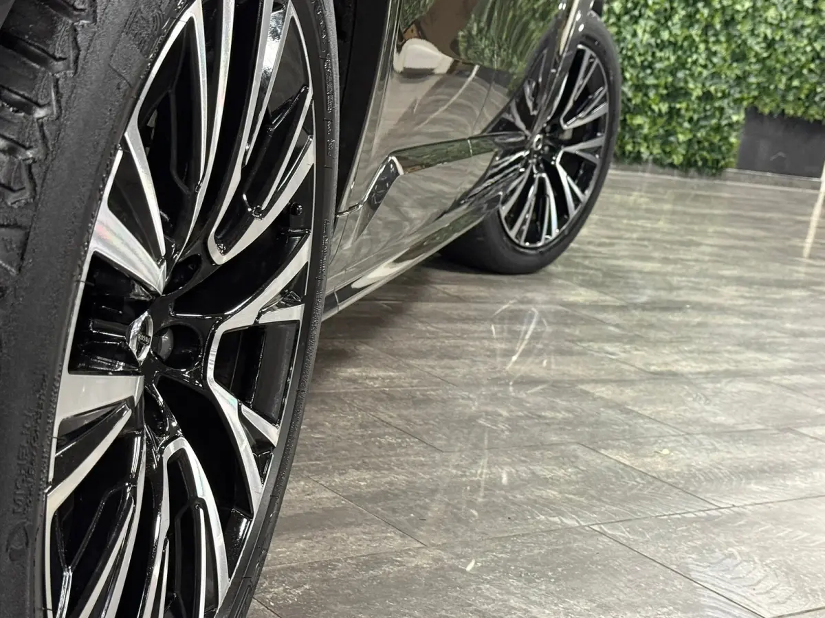 T8 AWD Recharge Ultra Dark | Luchtvering | Trekhaak | 360 Camera | Head-Up Display | Harman Kardon | 455pk | Adaptieve Cruise Control | Stoelverwarming voor+achter | Stuurwielverwarming | Sc