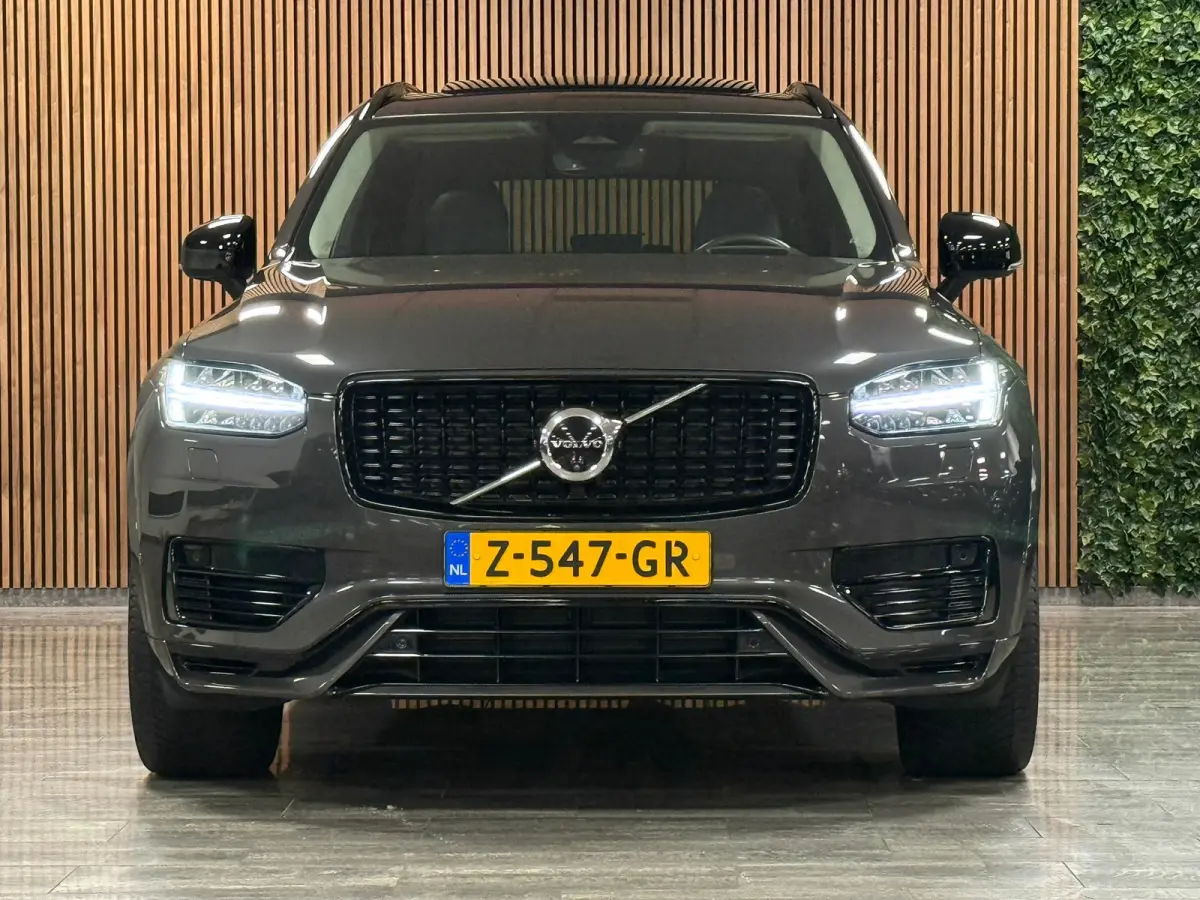 T8 AWD Recharge Ultra Dark | Luchtvering | Trekhaak | 360 Camera | Head-Up Display | Harman Kardon | 455pk | Adaptieve Cruise Control | Stoelverwarming voor+achter | Stuurwielverwarming | Sc