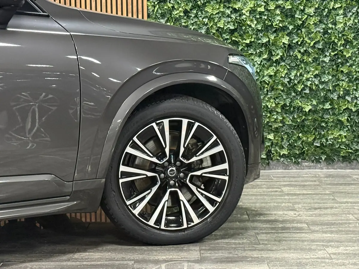 T8 AWD Recharge Ultra Dark | Luchtvering | Trekhaak | 360 Camera | Head-Up Display | Harman Kardon | 455pk | Adaptieve Cruise Control | Stoelverwarming voor+achter | Stuurwielverwarming | Sc