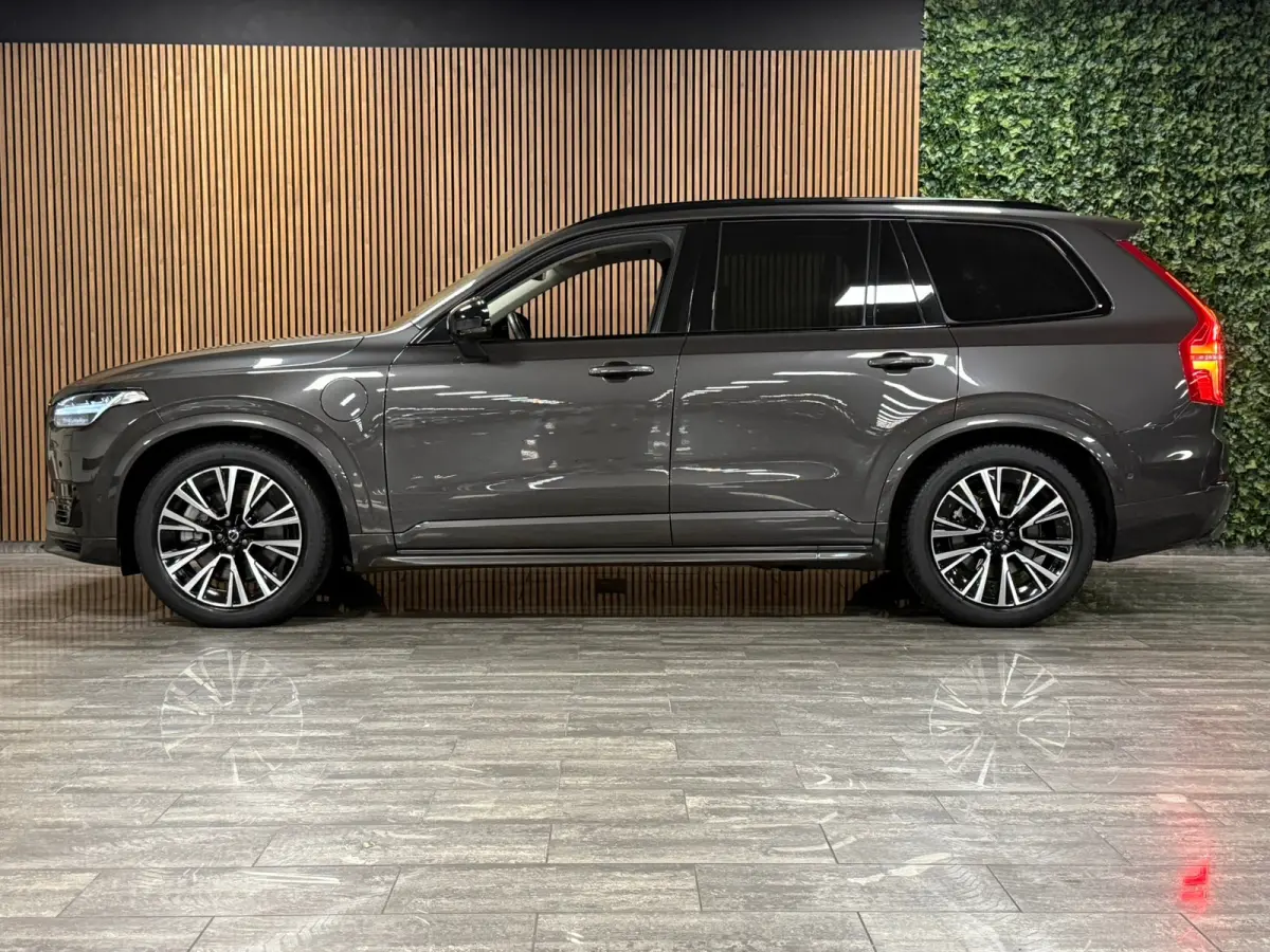 T8 AWD Recharge Ultra Dark | Luchtvering | Trekhaak | 360 Camera | Head-Up Display | Harman Kardon | 455pk | Adaptieve Cruise Control | Stoelverwarming voor+achter | Stuurwielverwarming | Sc