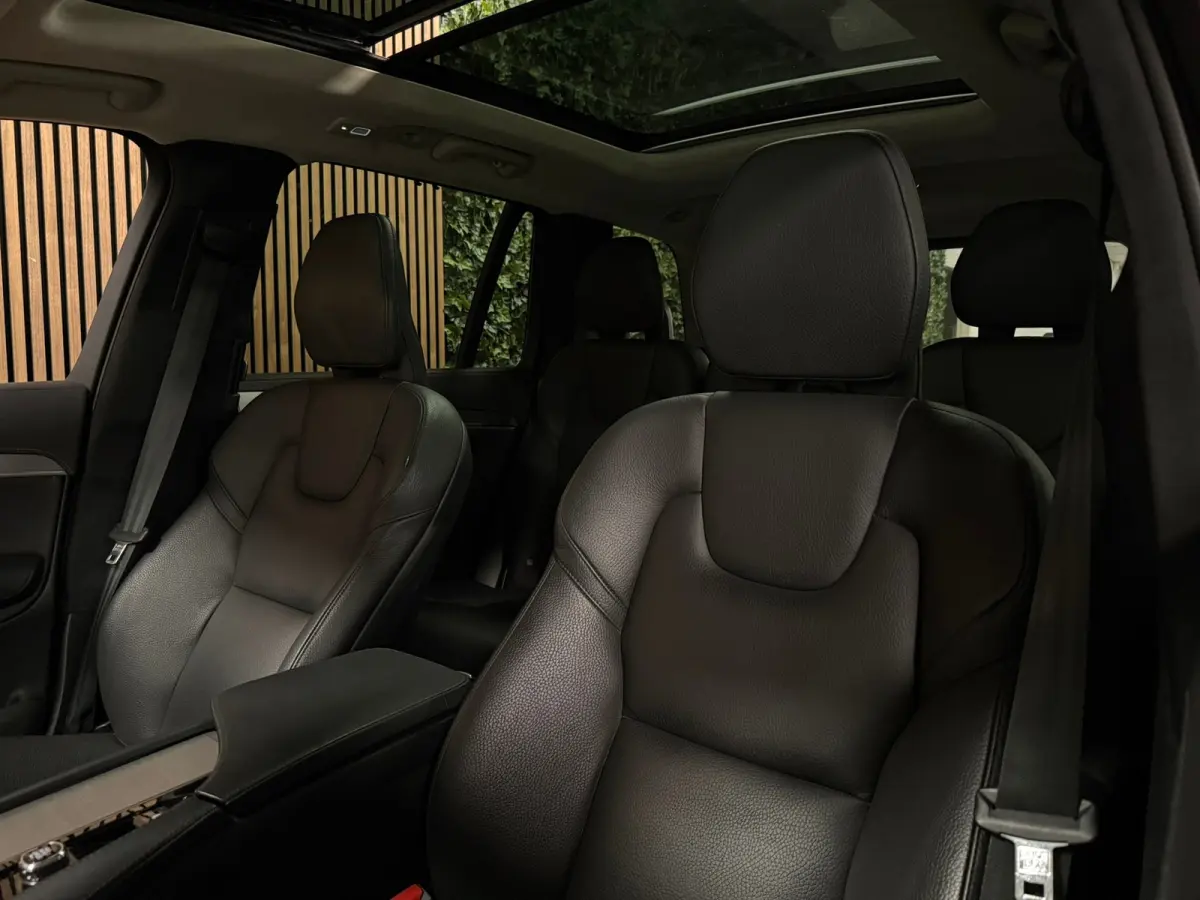 T8 AWD Recharge Ultra Dark | Luchtvering | Trekhaak | 360 Camera | Head-Up Display | Harman Kardon | 455pk | Adaptieve Cruise Control | Stoelverwarming voor+achter | Stuurwielverwarming | Sc
