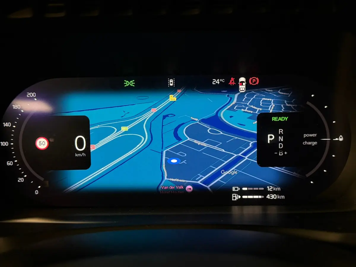 T8 AWD Recharge Ultra Dark | Luchtvering | Trekhaak | 360 Camera | Head-Up Display | Harman Kardon | 455pk | Adaptieve Cruise Control | Stoelverwarming voor+achter | Stuurwielverwarming | Sc