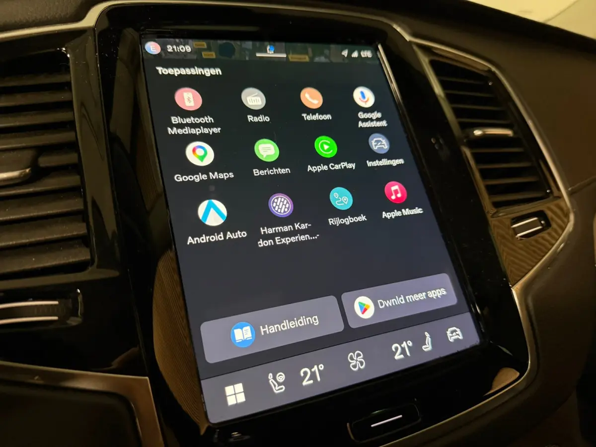 T8 AWD Recharge Ultra Dark | Luchtvering | Trekhaak | 360 Camera | Head-Up Display | Harman Kardon | 455pk | Adaptieve Cruise Control | Stoelverwarming voor+achter | Stuurwielverwarming | Sc