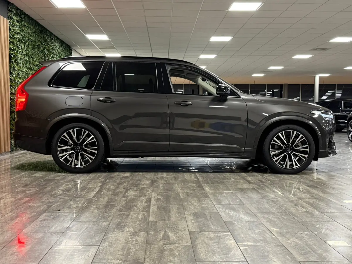 T8 AWD Recharge Ultra Dark | Luchtvering | Trekhaak | 360 Camera | Head-Up Display | Harman Kardon | 455pk | Adaptieve Cruise Control | Stoelverwarming voor+achter | Stuurwielverwarming | Sc