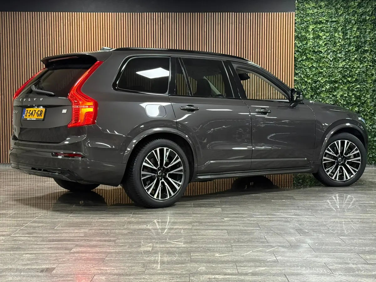 T8 AWD Recharge Ultra Dark | Luchtvering | Trekhaak | 360 Camera | Head-Up Display | Harman Kardon | 455pk | Adaptieve Cruise Control | Stoelverwarming voor+achter | Stuurwielverwarming | Sc