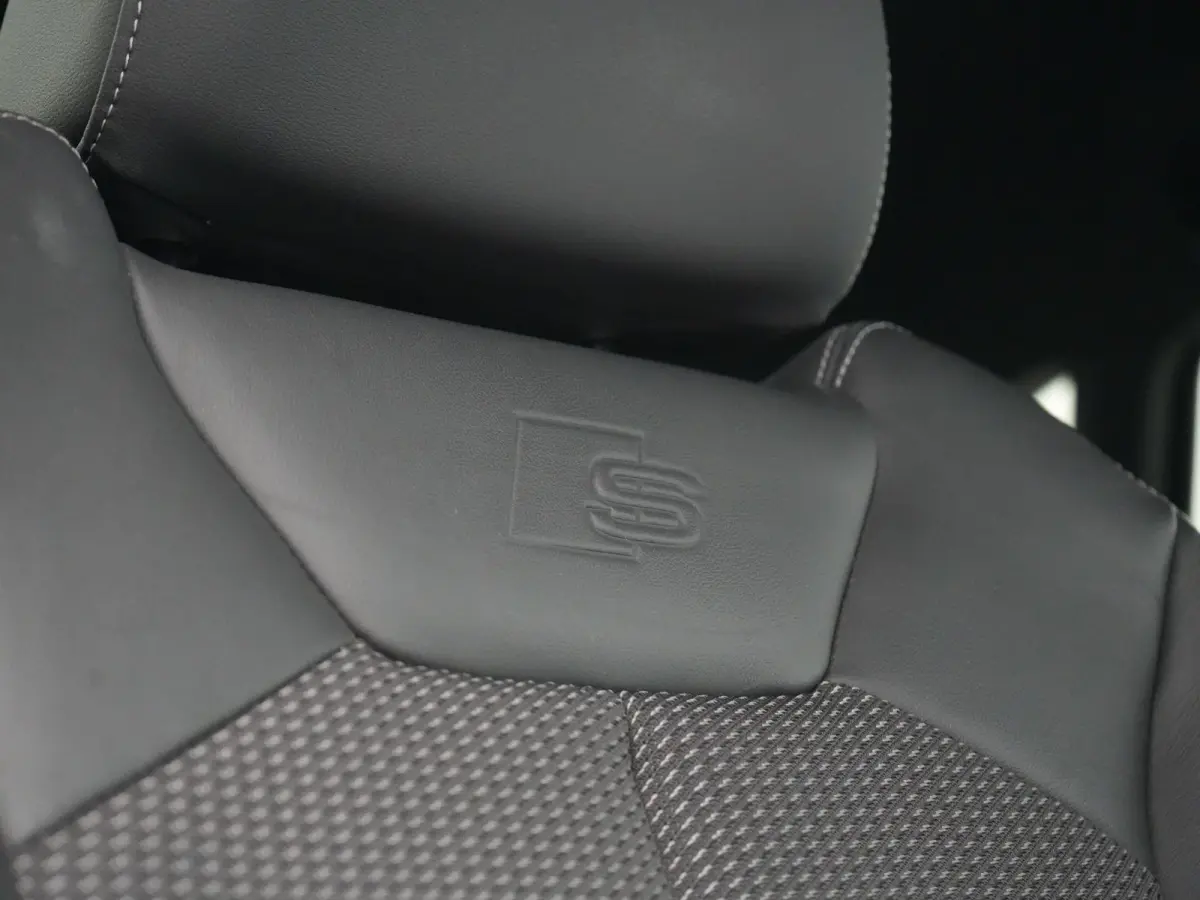 35 TFSI S Line Pro Line S 150pk | Trekhaak | Cruise Control | Sportstoelen Verwarmd | Blis | DAB | Navigatie | 19"L.M