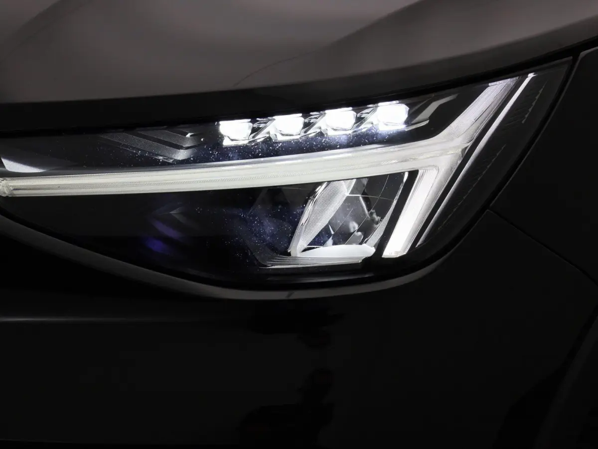 1.5 T4 Plug-in hybrid Plus Bright | Automaat | Apple Carplay / Android Auto | Memory Seats | Harman-Kardon | Virtual Cockpit | Stoel - Stuurverwarming | Elektrische Achterklep | Achteruitrij
