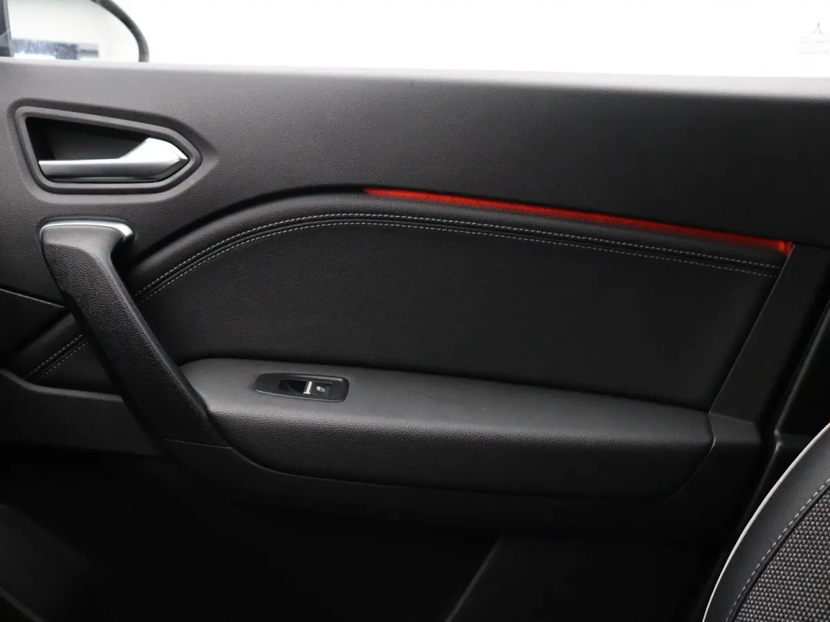 E-Tech full hybrid 145pk Intens | Pack Advanced Driving | Parkeersensoren voor/achter | Camera | 9,3" Navigatie | Climate control |