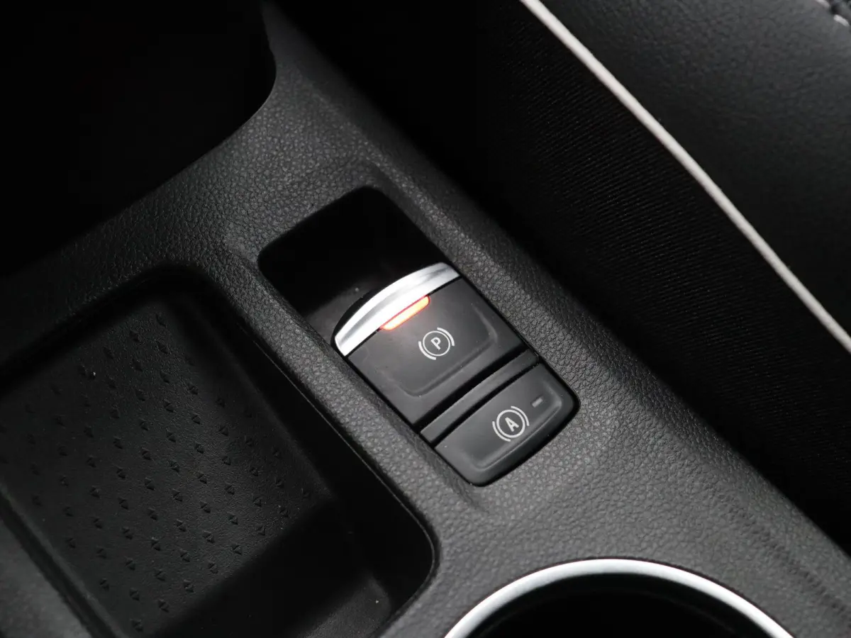 E-Tech full hybrid 145pk Intens | Pack Advanced Driving | Parkeersensoren voor/achter | Camera | 9,3" Navigatie | Climate control |