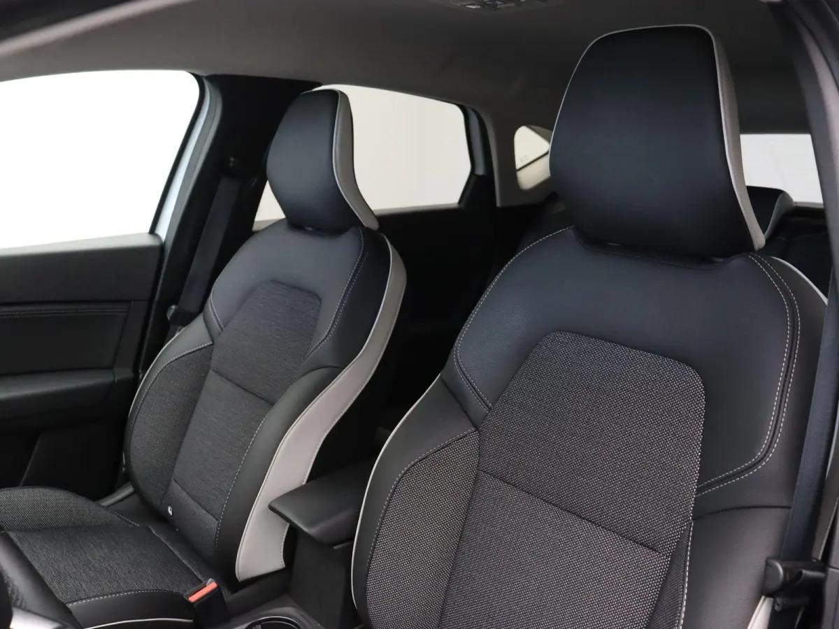 E-Tech full hybrid 145pk Intens | Pack Advanced Driving | Parkeersensoren voor/achter | Camera | 9,3" Navigatie | Climate control |