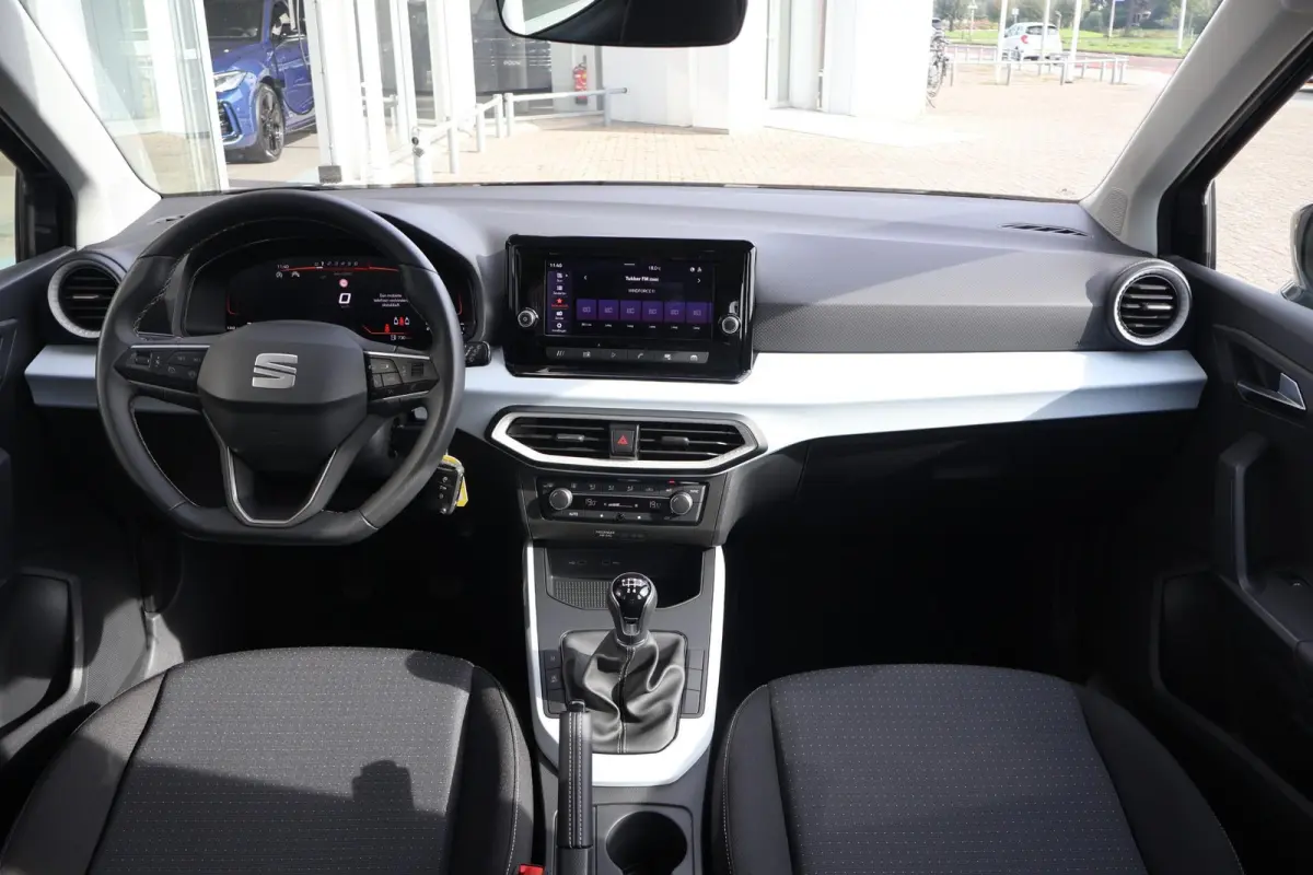 1.0 EcoTSI 95pk Style | Carplay | Climate Control | PDC | DAB radio