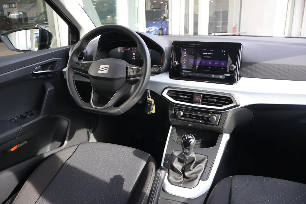 1.0 EcoTSI 95pk Style | Carplay | Climate Control | PDC | DAB radio