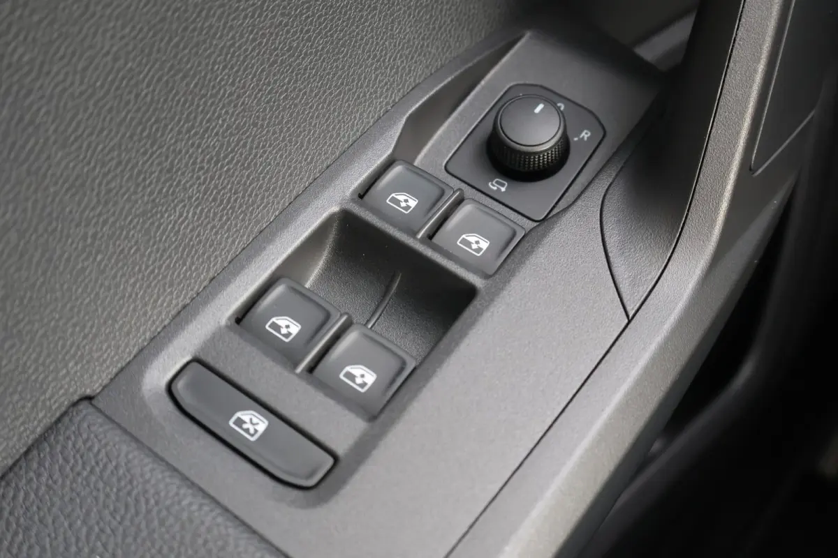 1.0 EcoTSI 95pk Style | Carplay | Climate Control | PDC | DAB radio