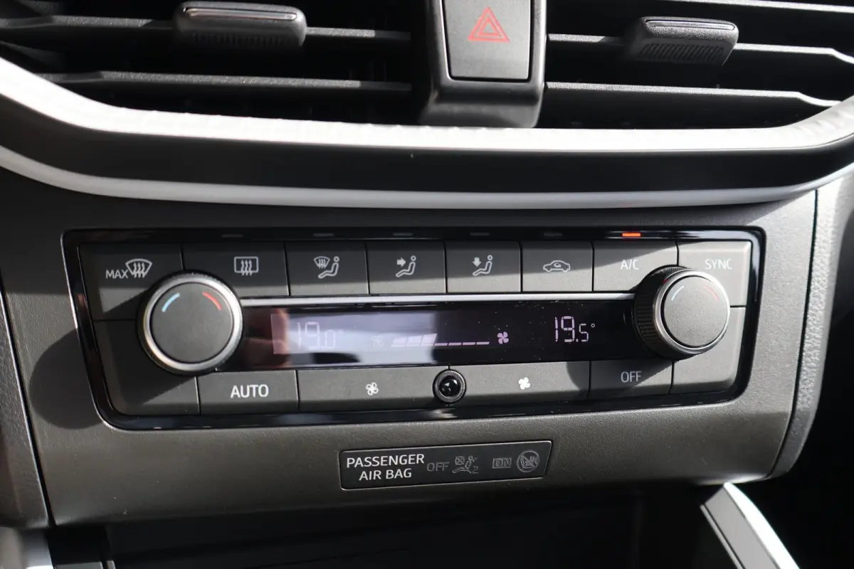 1.0 EcoTSI 95pk Style | Carplay | Climate Control | PDC | DAB radio