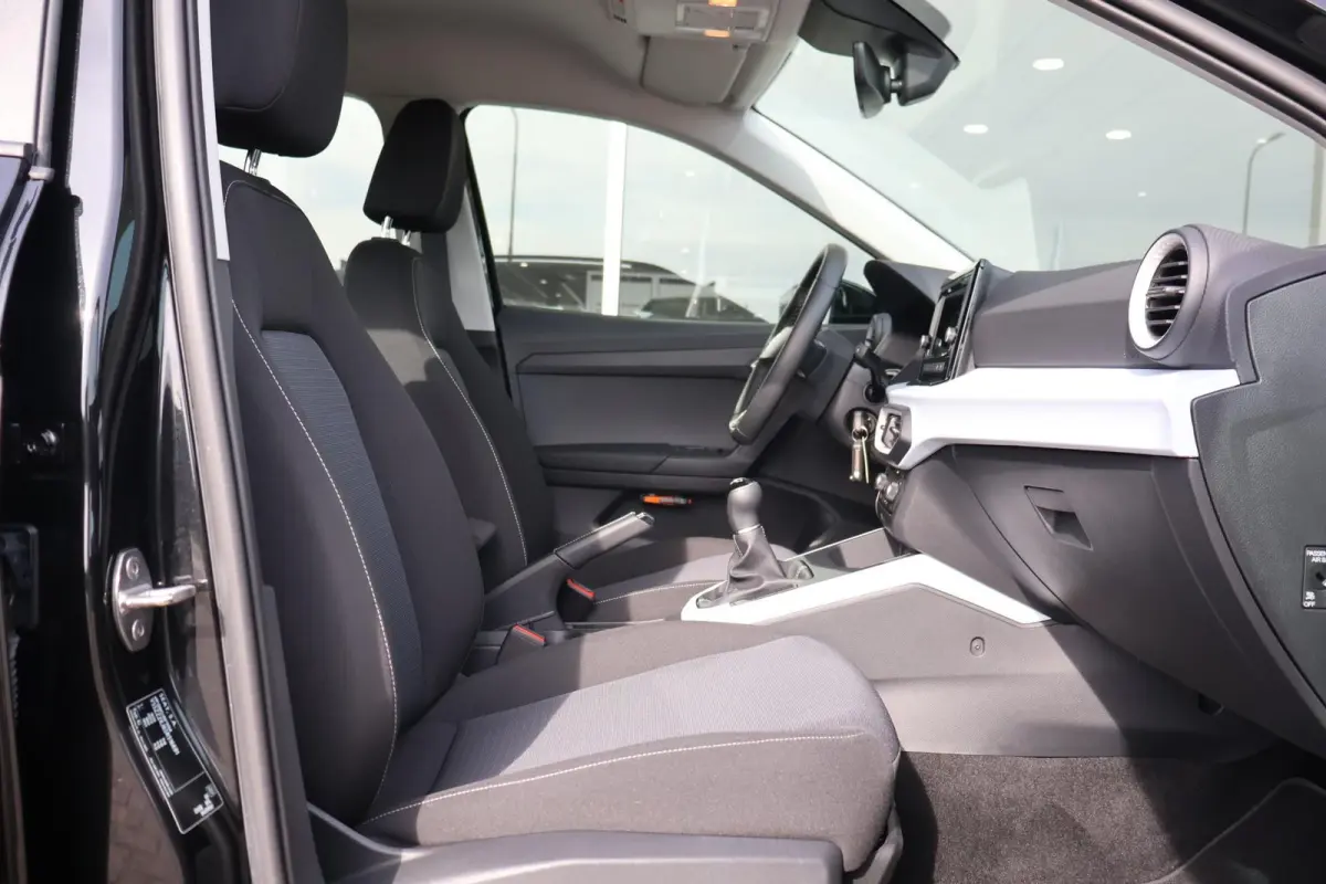 1.0 EcoTSI 95pk Style | Carplay | Climate Control | PDC | DAB radio