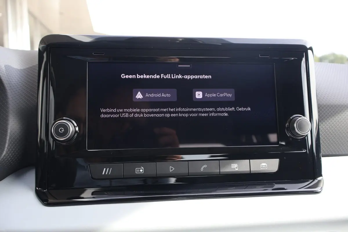 1.0 EcoTSI 95pk Style | Carplay | Climate Control | PDC | DAB radio