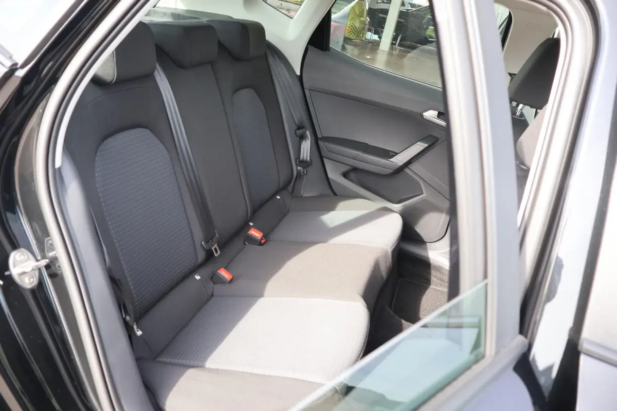 1.0 EcoTSI 95pk Style | Carplay | Climate Control | PDC | DAB radio