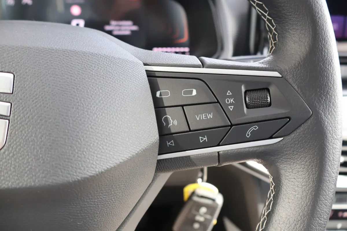 1.0 EcoTSI 95pk Style | Carplay | Climate Control | PDC | DAB radio