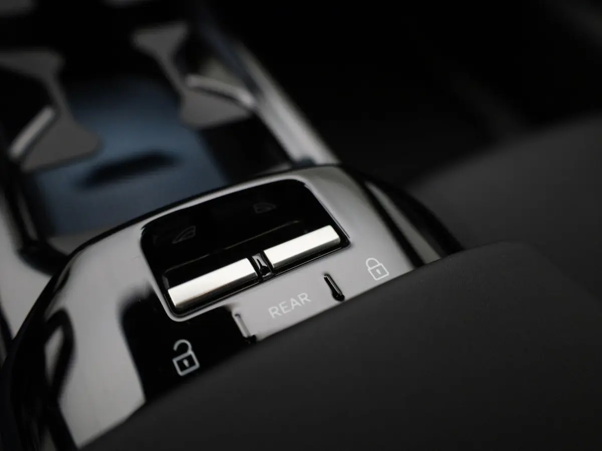 Single Motor Core Bh Vv| ACHTERUITRIJCAMERA | APPLE CARPLAY - ANDROID AUTO | ADAPTIVE CRUISE CONTROL | GOOGLE NAVIGATIE | CLIMATE CONTROL |