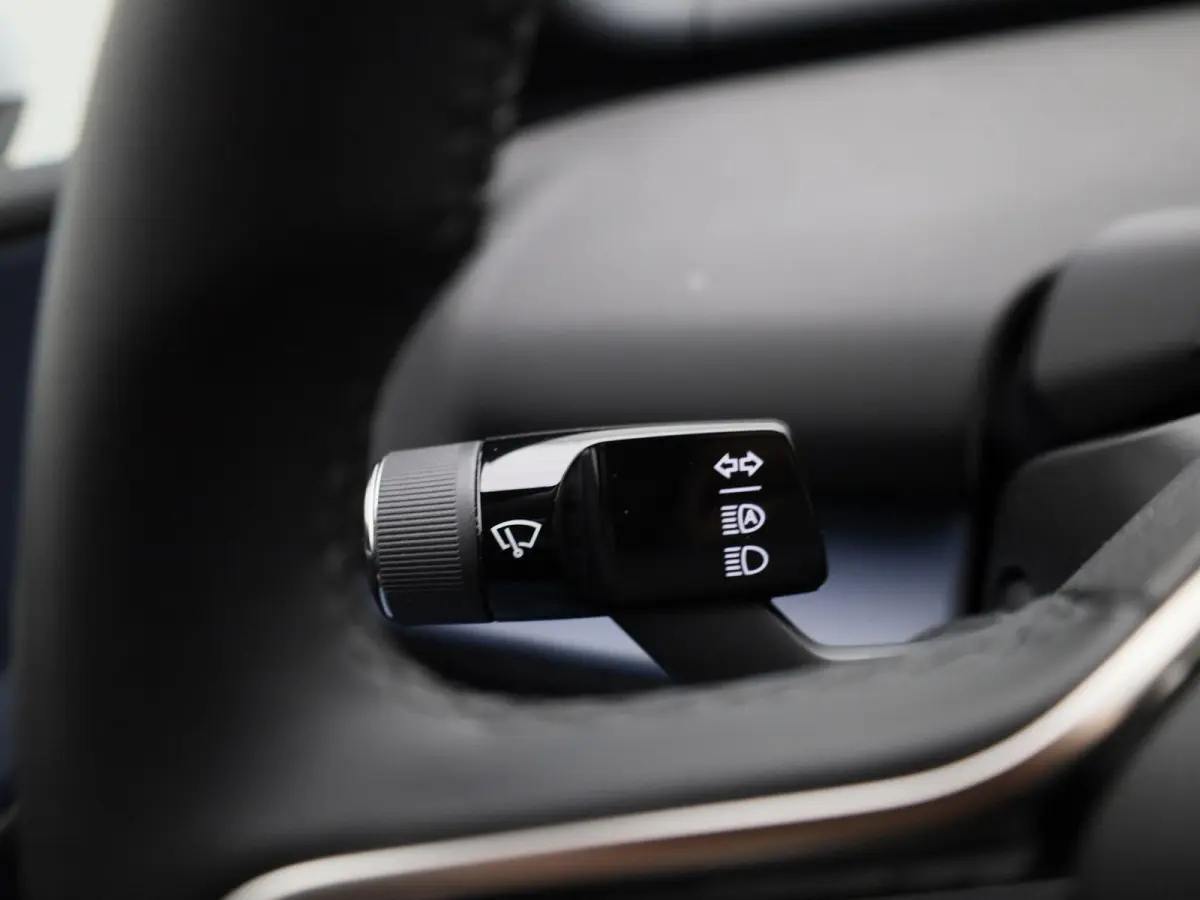 Single Motor Core Bh Vv| ACHTERUITRIJCAMERA | APPLE CARPLAY - ANDROID AUTO | ADAPTIVE CRUISE CONTROL | GOOGLE NAVIGATIE | CLIMATE CONTROL |
