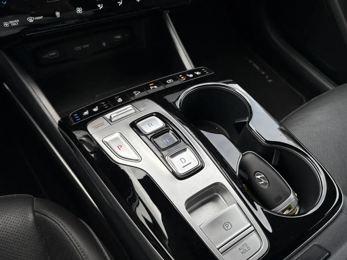 1.6 T-GDI PHEV Premium Sky 4WD | AFNEEMB. TREKHAAK | ADAPT. CRUISE CONTROL | ELEK. SCHUIF-/KANTELDAK | ELEK. ACHTERKLEP | MEMORY | STOELVENTILATIE