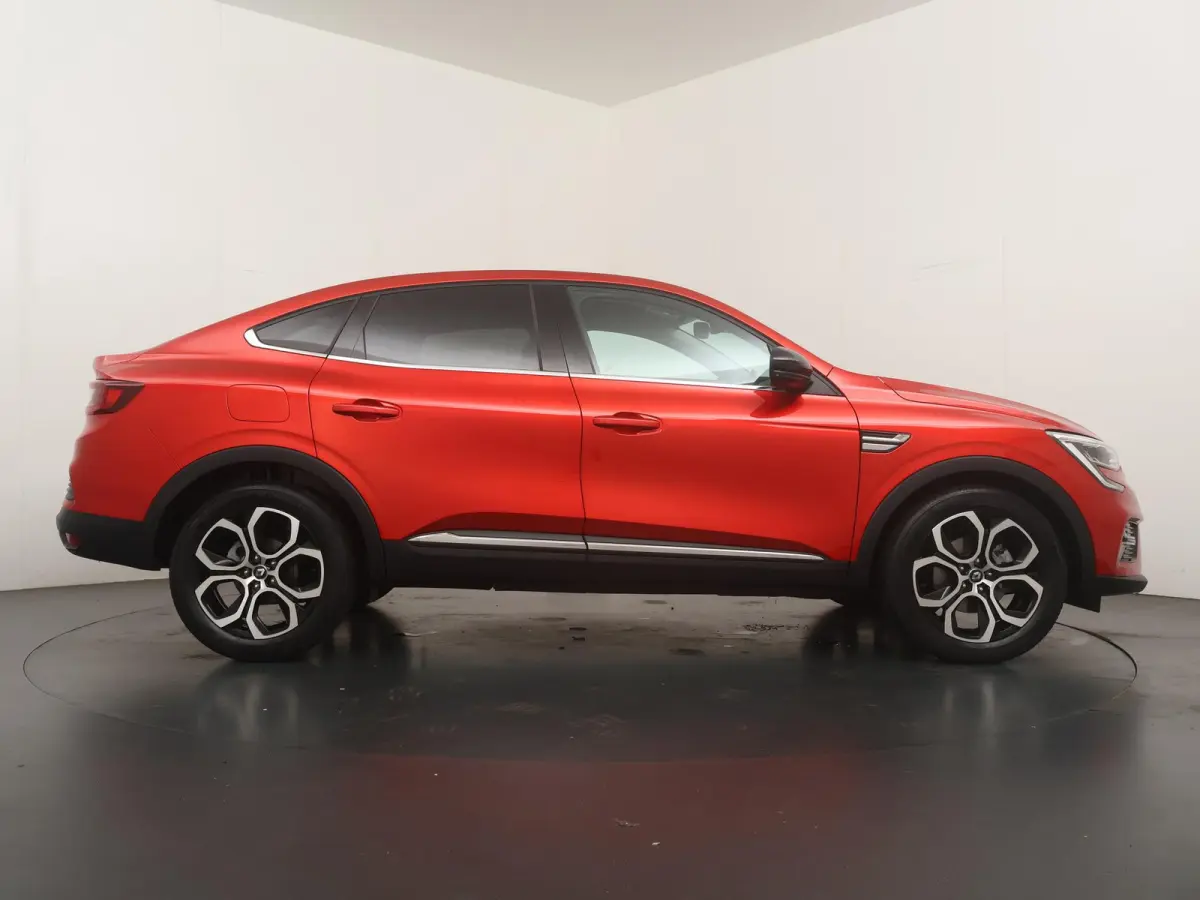 E-TECH Hybrid 145 Intens | Adapt. Cruise | Parkeercamera | Navigatie |