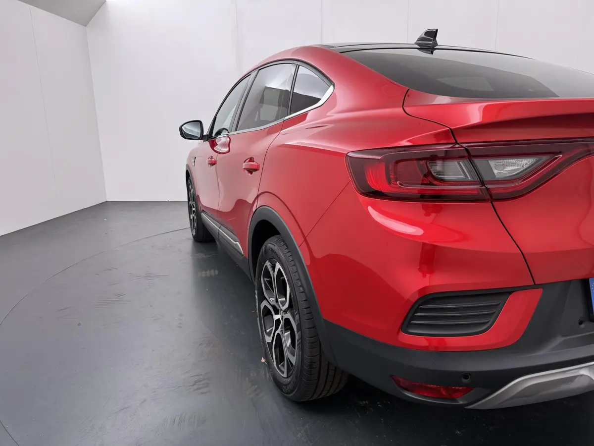 E-TECH Hybrid 145 Intens | Adapt. Cruise | Parkeercamera | Navigatie |