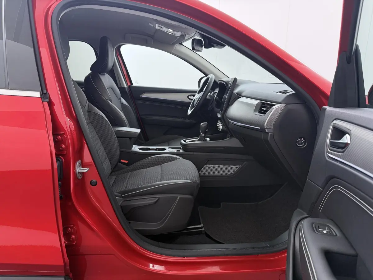 E-TECH Hybrid 145 Intens | Adapt. Cruise | Parkeercamera | Navigatie |