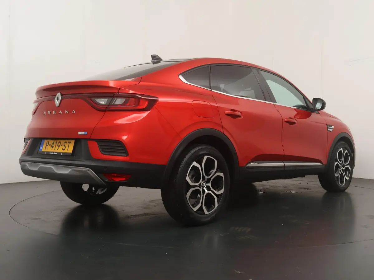 E-TECH Hybrid 145 Intens | Adapt. Cruise | Parkeercamera | Navigatie |