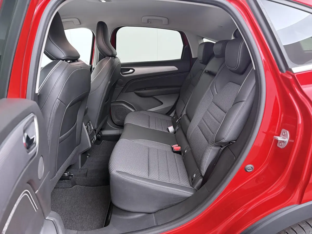 E-TECH Hybrid 145 Intens | Adapt. Cruise | Parkeercamera | Navigatie |
