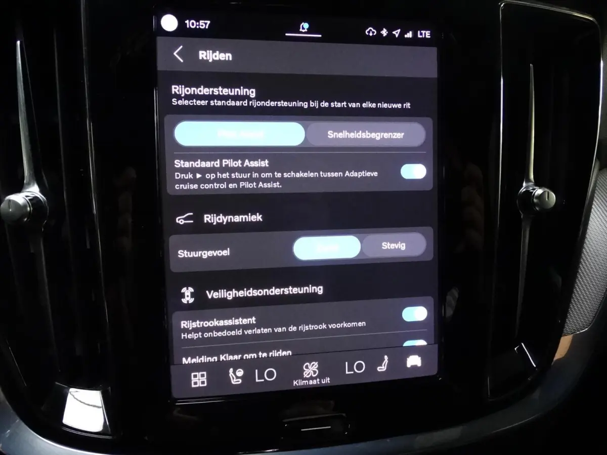 B4 plus dark | 360° | Trekhaak | Harman Kardon