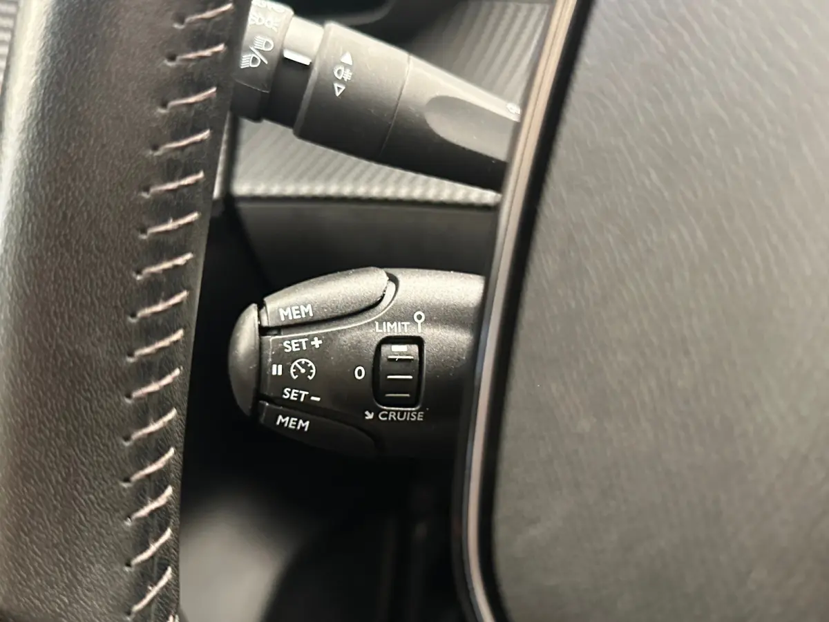 1.2 PureTech Active | Achteruitrijcamera | Airco (automatisch) | Apple Carplay/Android Auto|telefoonintegratie premium