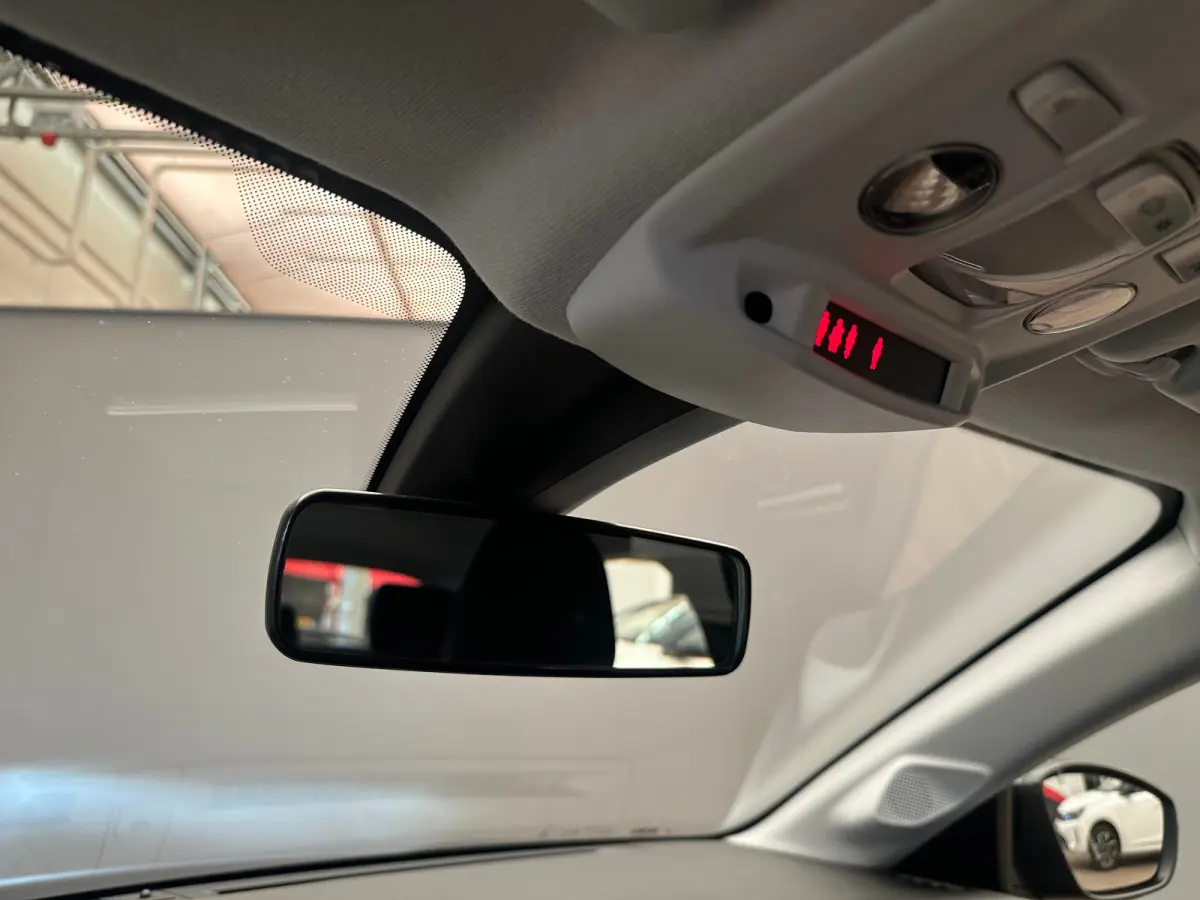 1.2 PureTech Active | Achteruitrijcamera | Airco (automatisch) | Apple Carplay/Android Auto|telefoonintegratie premium