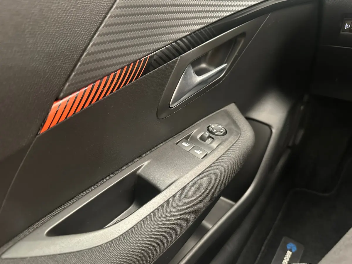 1.2 PureTech Active | Achteruitrijcamera | Airco (automatisch) | Apple Carplay/Android Auto|telefoonintegratie premium