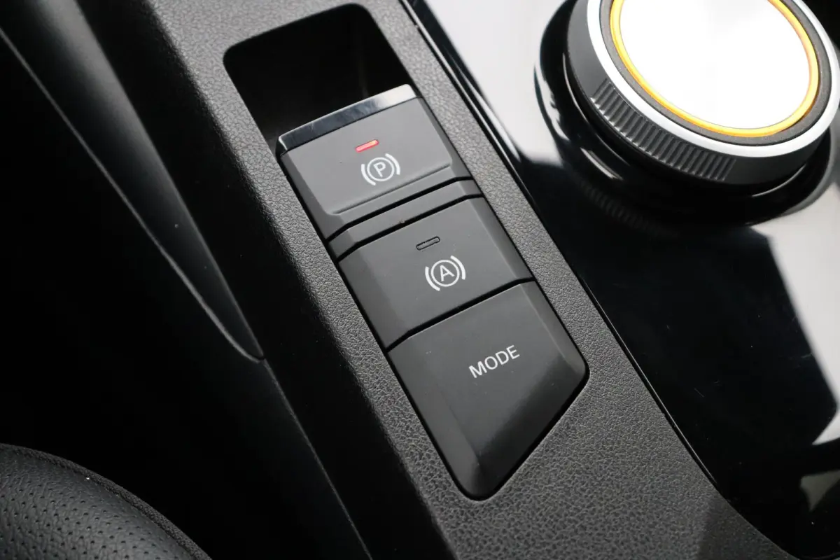 1.5 Luxury | Apple Carplay & Android Auto | Rondomzicht Camera | Stoel en Stuurwielverwarming |
