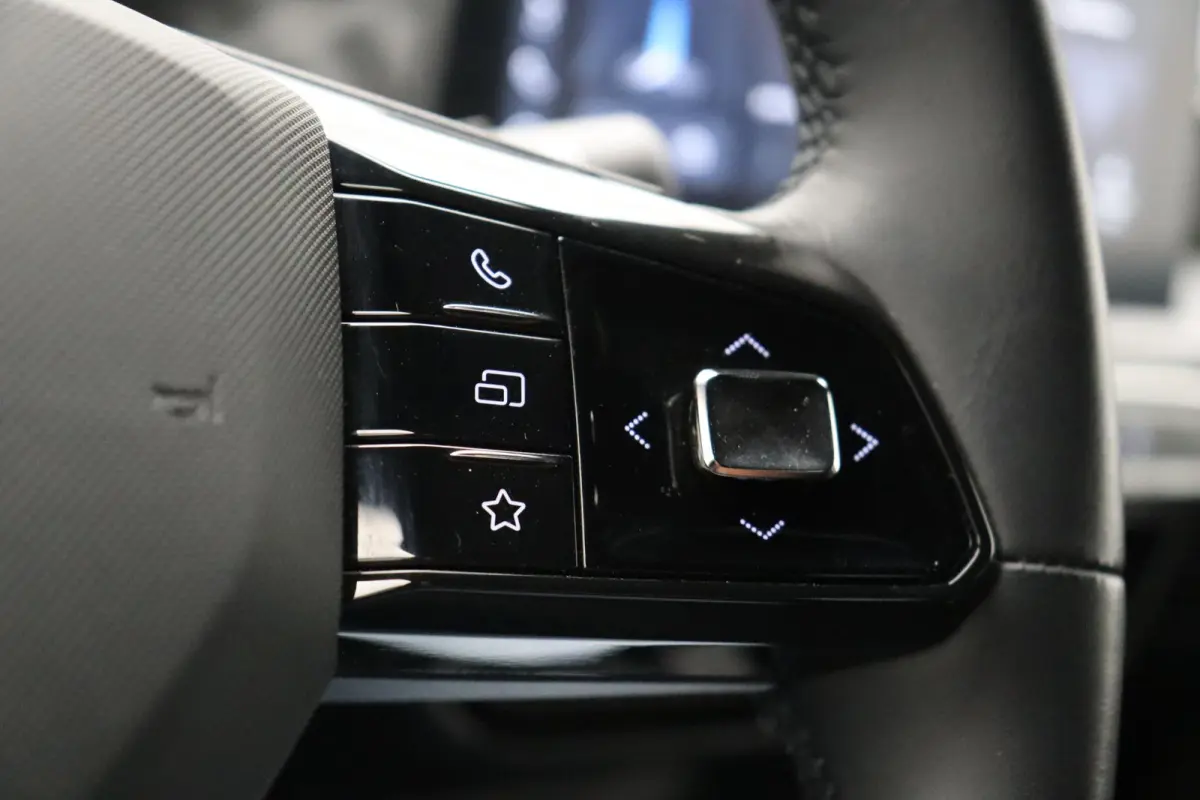 1.5 Luxury | Apple Carplay & Android Auto | Rondomzicht Camera | Stoel en Stuurwielverwarming |