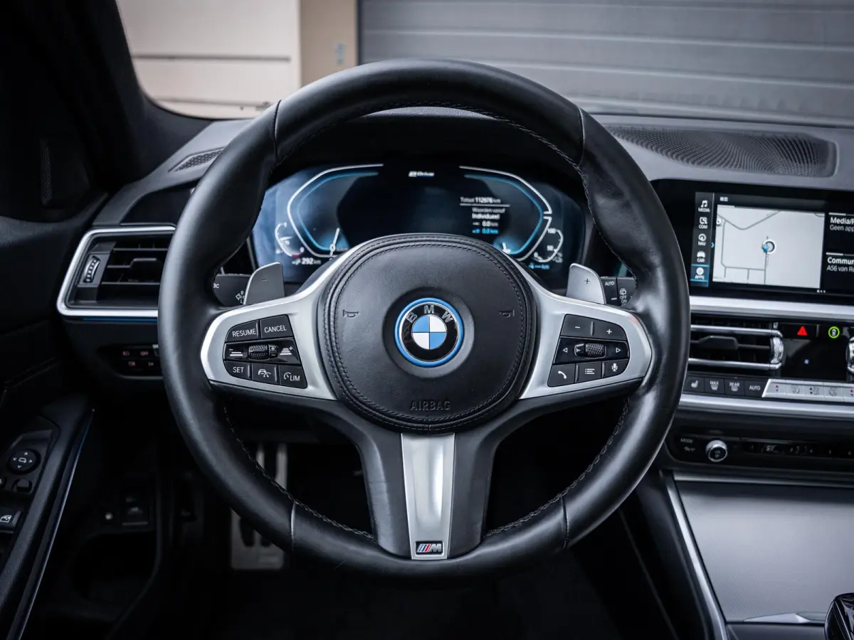 320e High Executive M-Sport l Pano l ACC | Trekhaak l 360cam l ACC