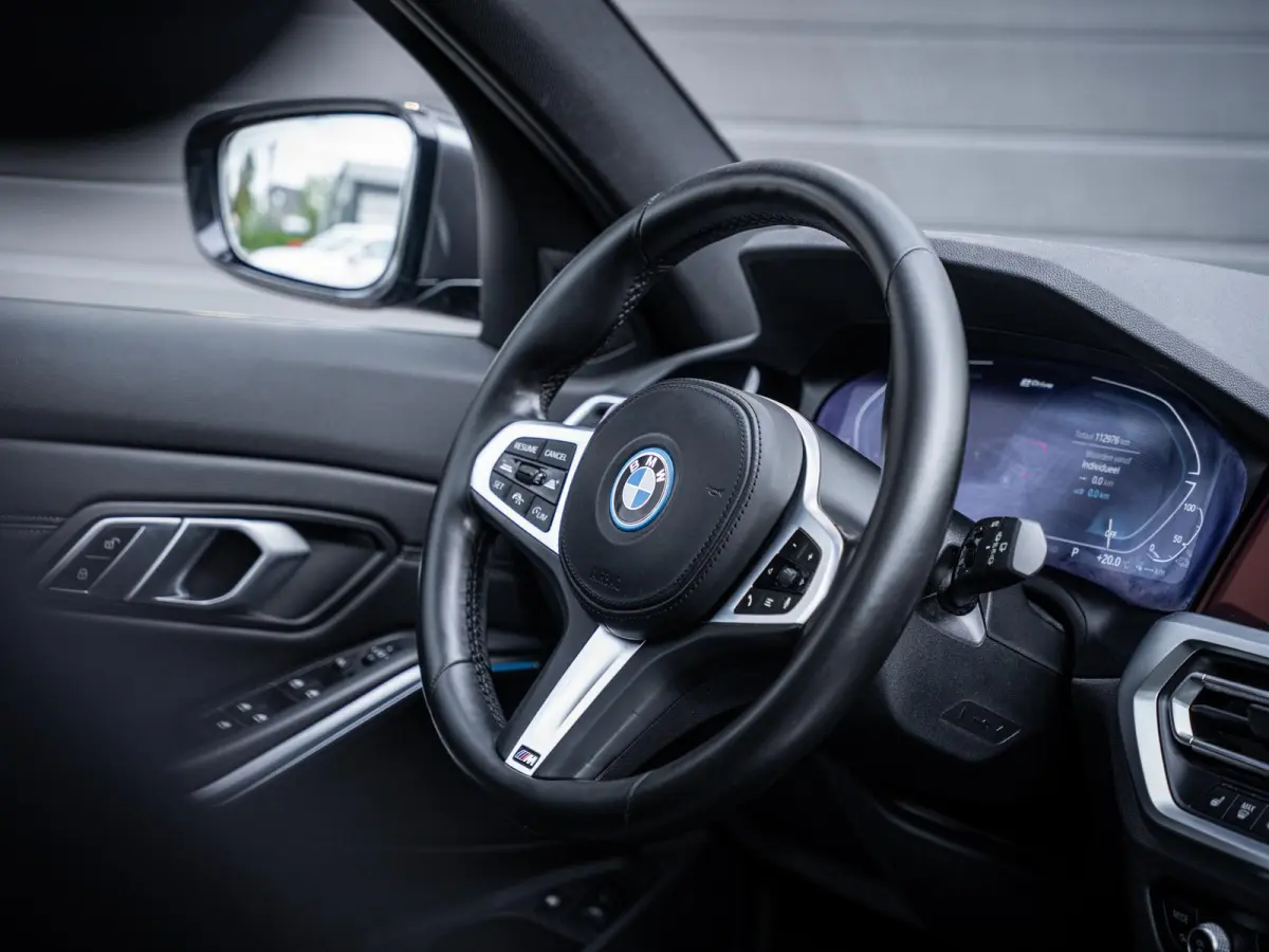 320e High Executive M-Sport l Pano l ACC | Trekhaak l 360cam l ACC