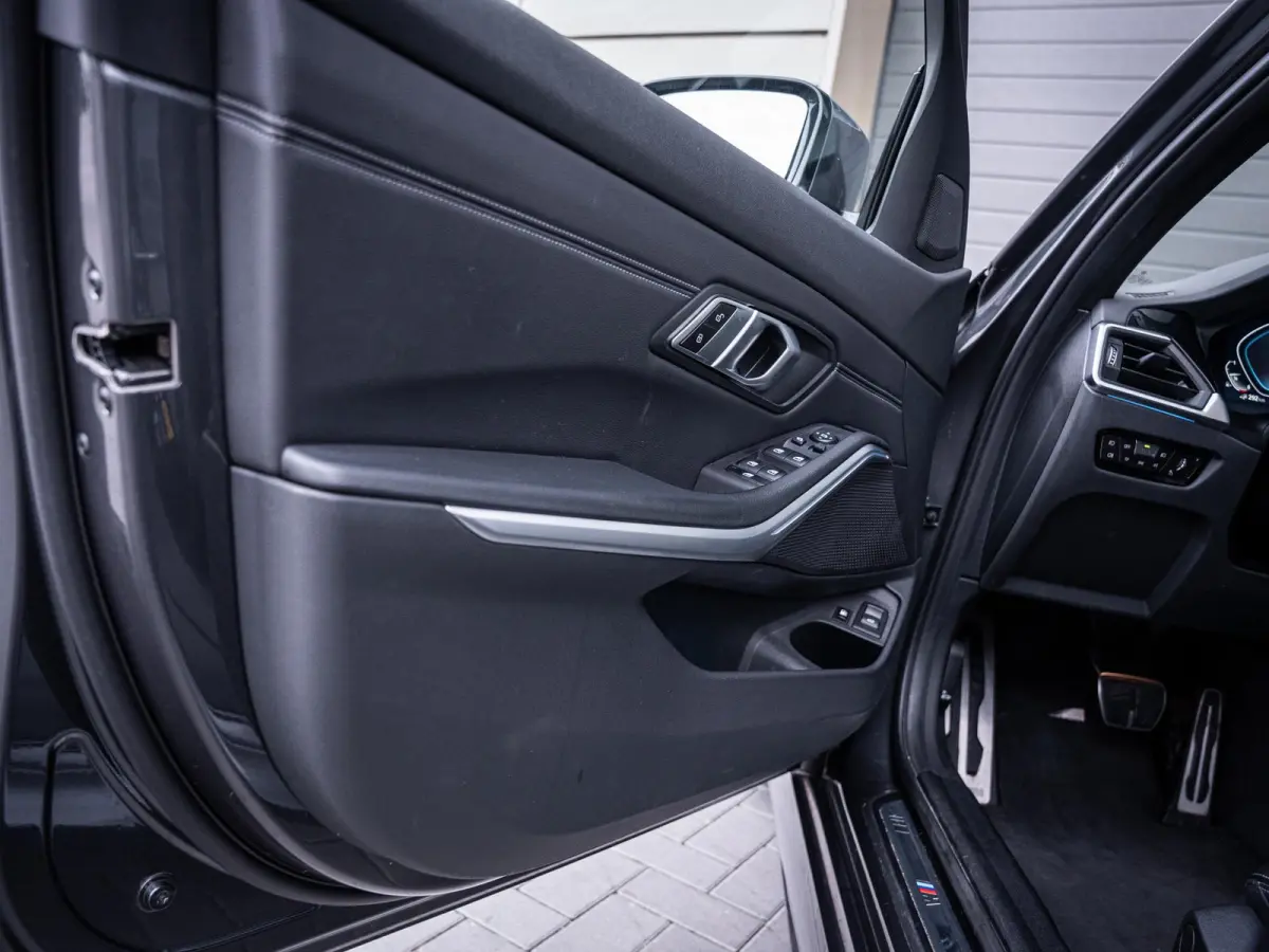 320e High Executive M-Sport l Pano l ACC | Trekhaak l 360cam l ACC