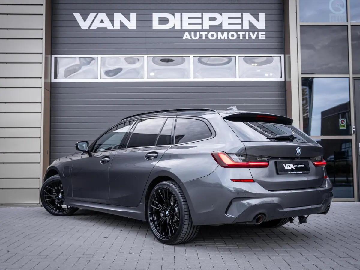 320e High Executive M-Sport l Pano l ACC | Trekhaak l 360cam l ACC