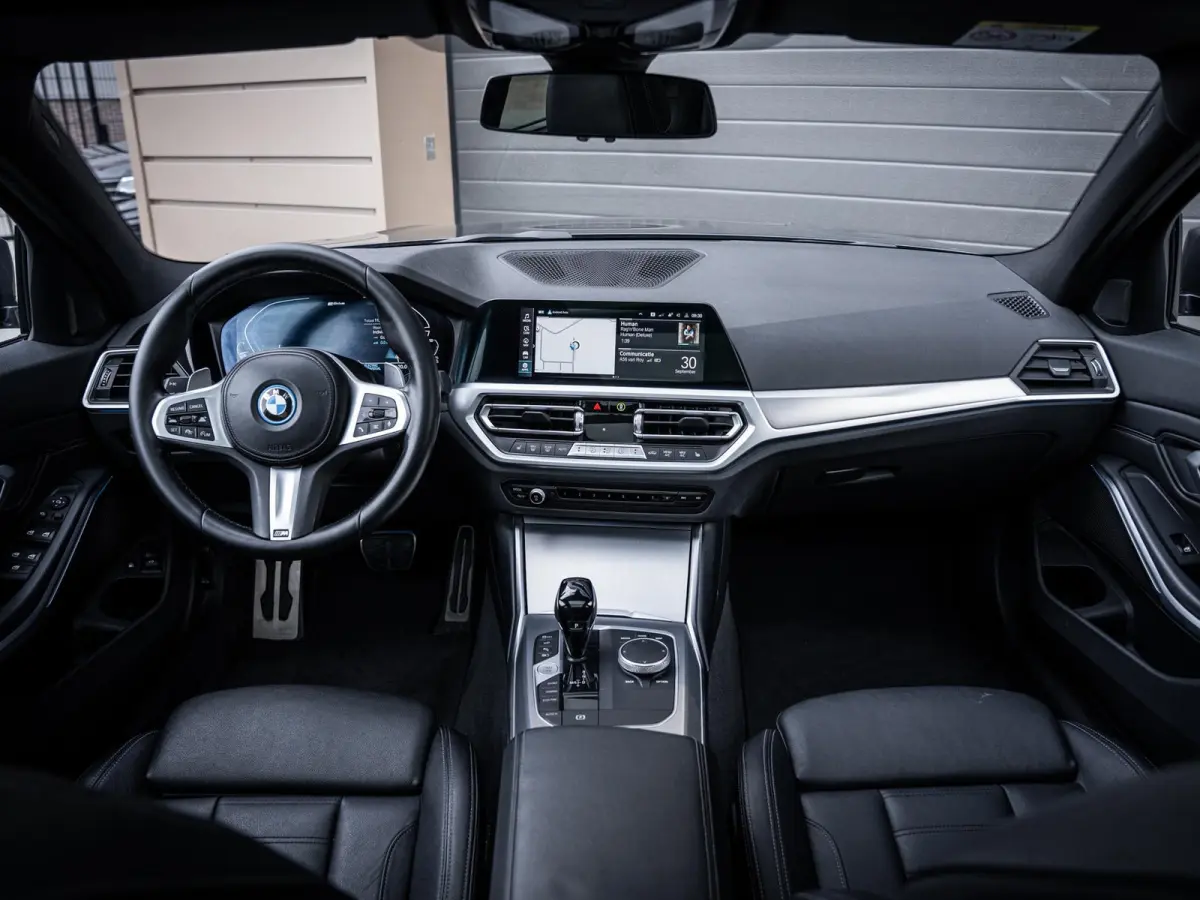 320e High Executive M-Sport l Pano l ACC | Trekhaak l 360cam l ACC