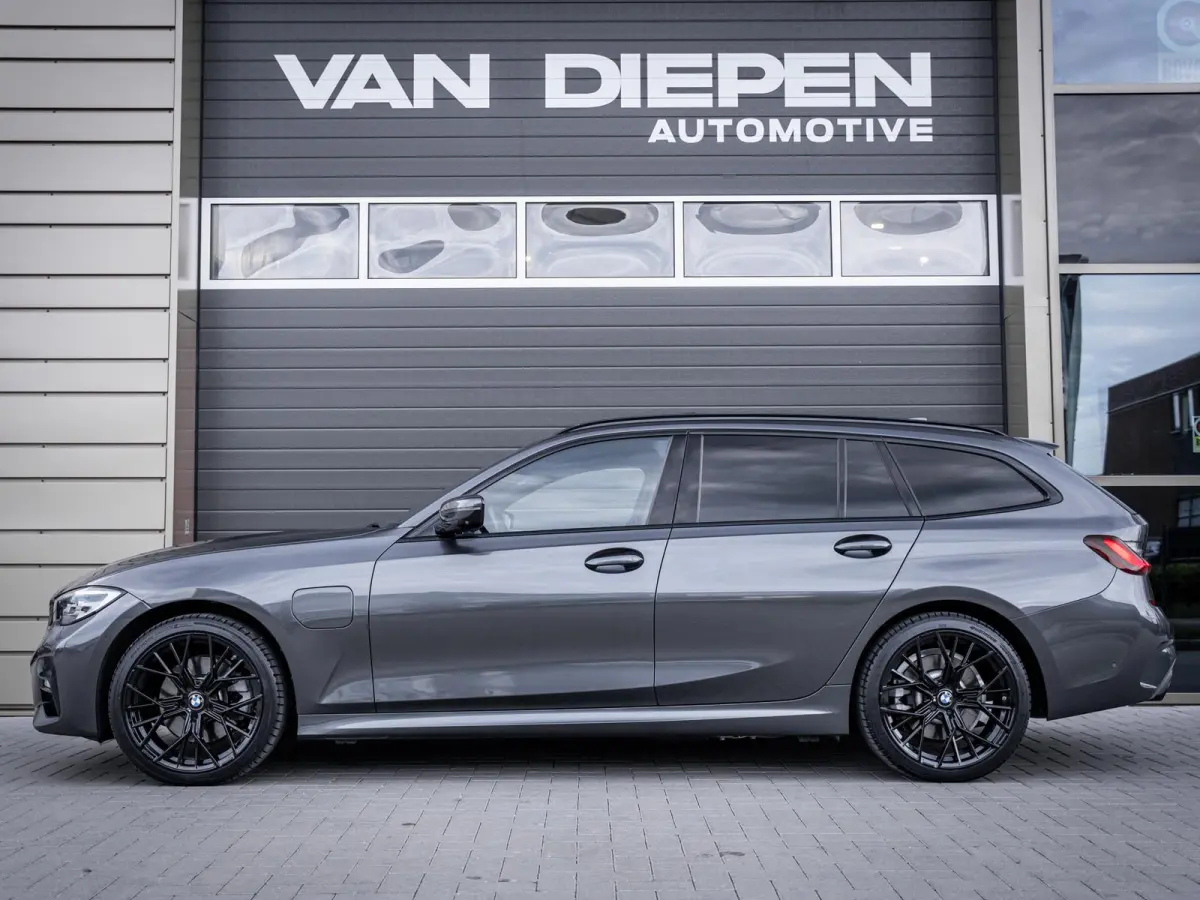 320e High Executive M-Sport l Pano l ACC | Trekhaak l 360cam l ACC