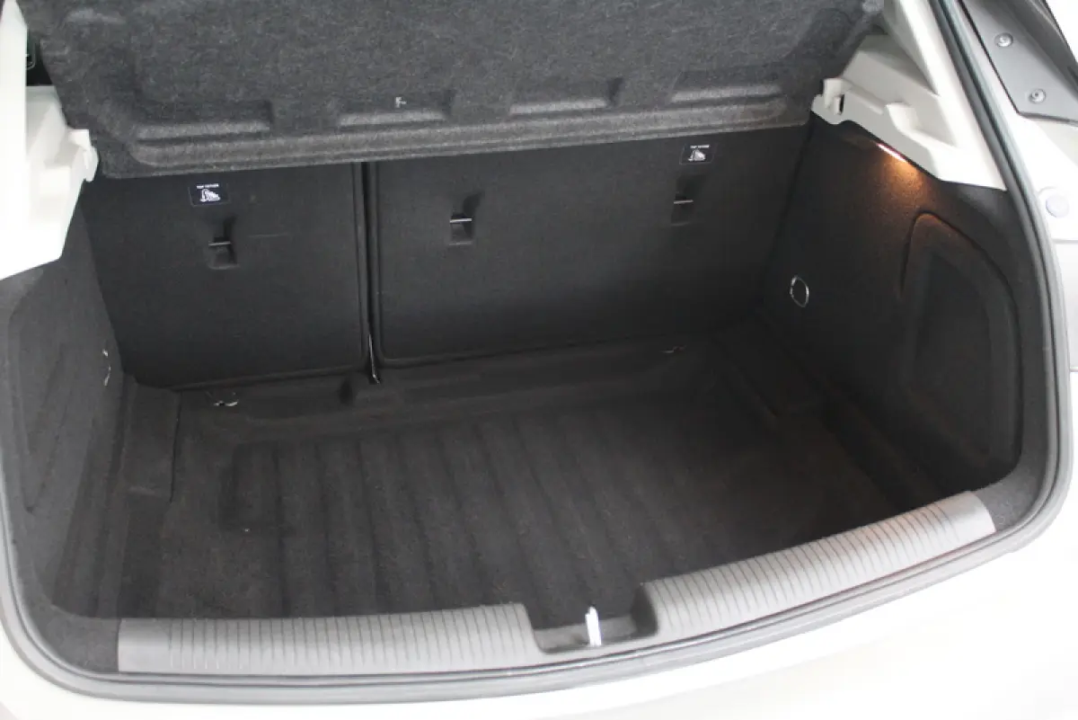 1.0 Business+ 105PK, RIJKLAAR | CAMERA | AFNEEMBARE TREKHAAK | AIRCO | CARPLAY