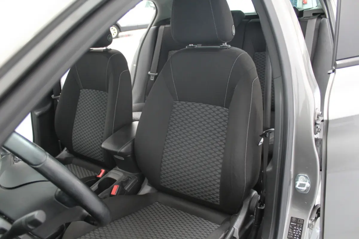1.0 Business+ 105PK, RIJKLAAR | CAMERA | AFNEEMBARE TREKHAAK | AIRCO | CARPLAY