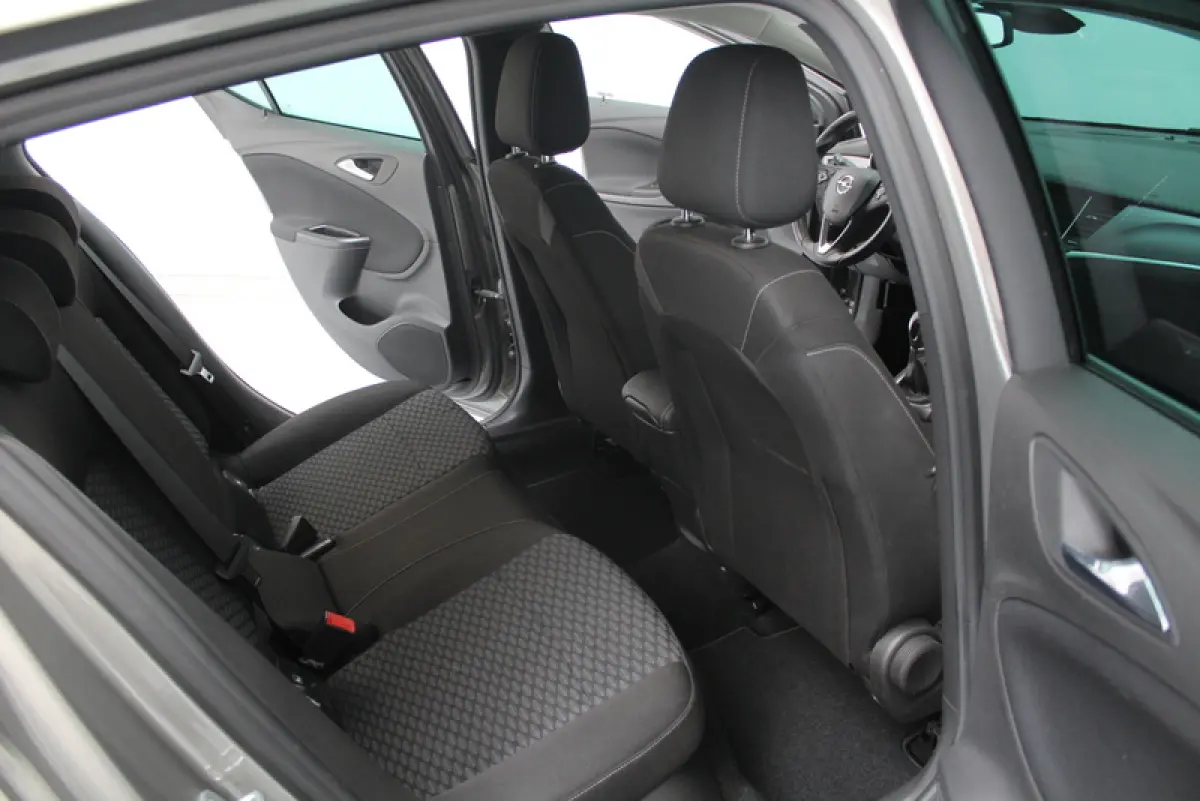 1.0 Business+ 105PK, RIJKLAAR | CAMERA | AFNEEMBARE TREKHAAK | AIRCO | CARPLAY