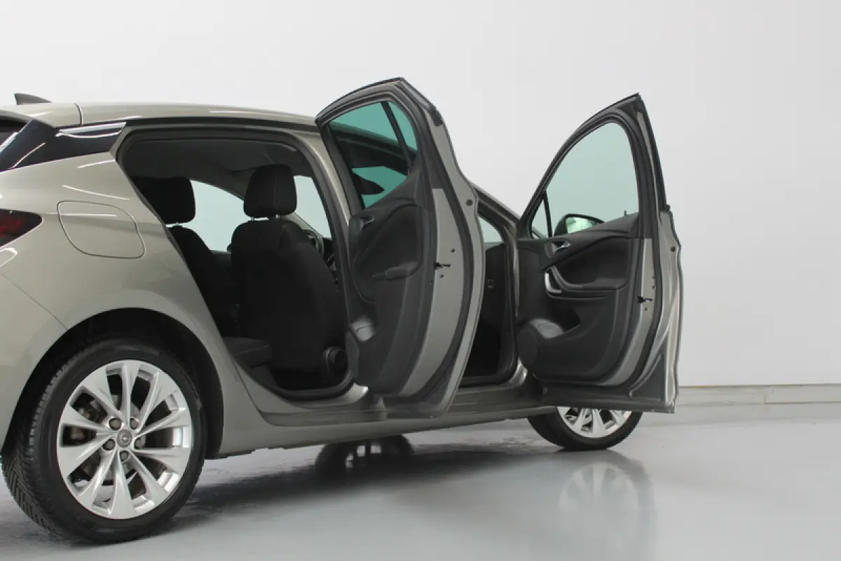 1.0 Business+ 105PK, RIJKLAAR | CAMERA | AFNEEMBARE TREKHAAK | AIRCO | CARPLAY