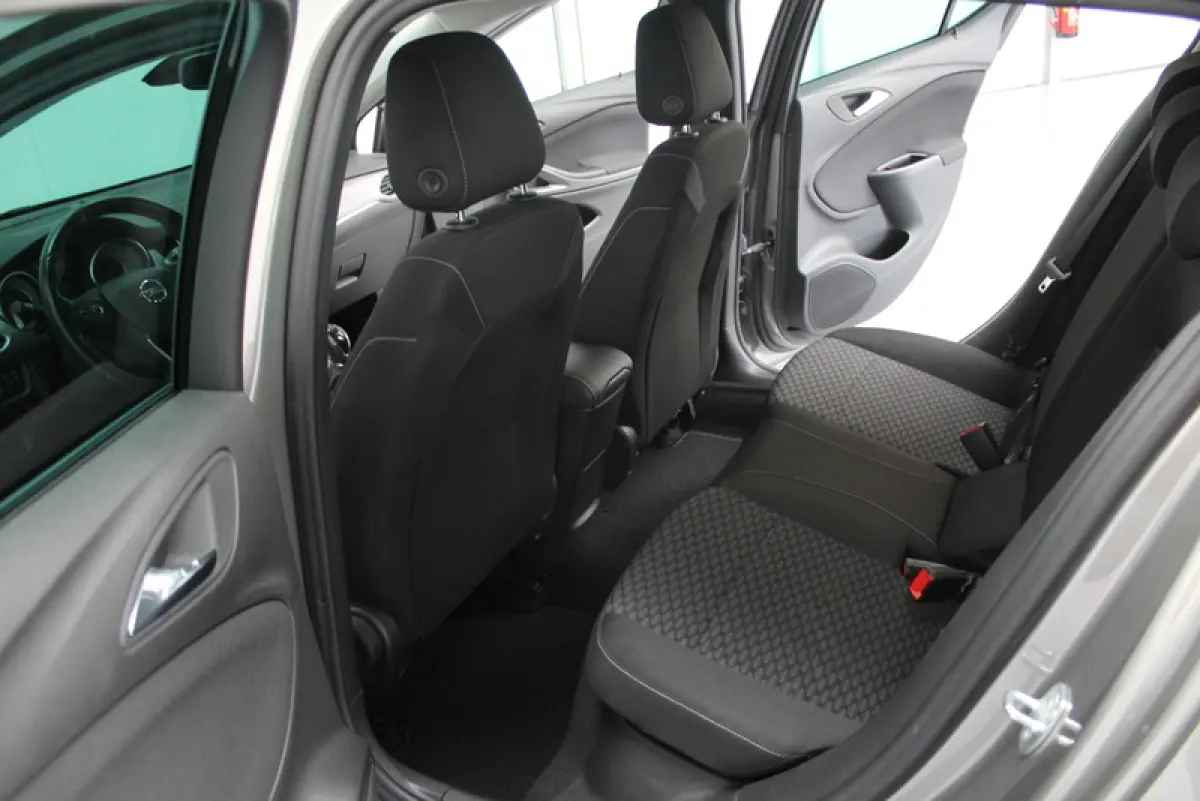 1.0 Business+ 105PK, RIJKLAAR | CAMERA | AFNEEMBARE TREKHAAK | AIRCO | CARPLAY