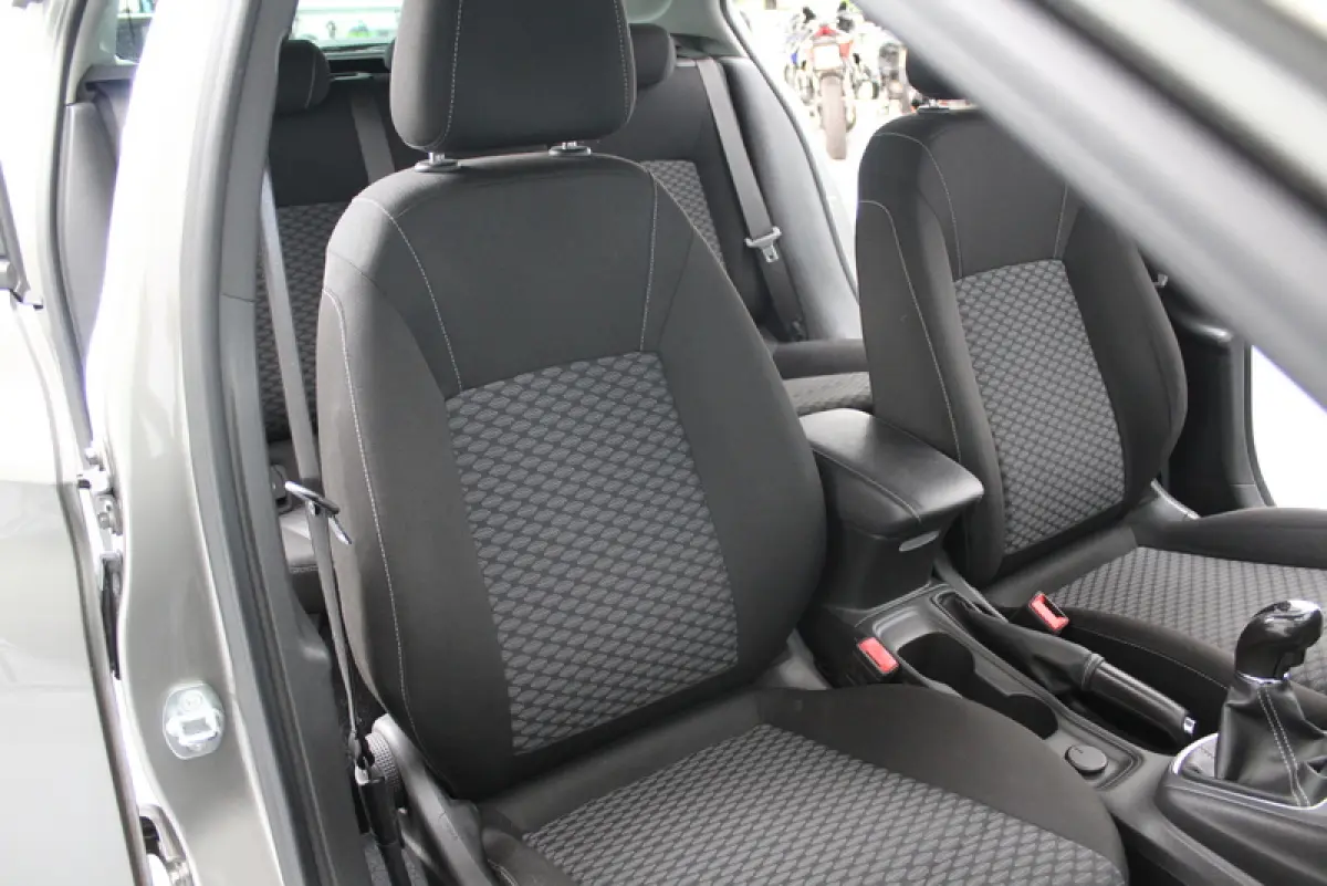 1.0 Business+ 105PK, RIJKLAAR | CAMERA | AFNEEMBARE TREKHAAK | AIRCO | CARPLAY