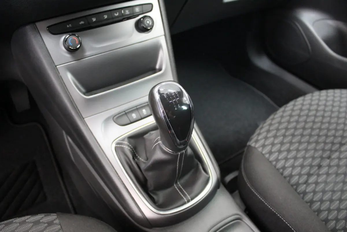1.0 Business+ 105PK, RIJKLAAR | CAMERA | AFNEEMBARE TREKHAAK | AIRCO | CARPLAY